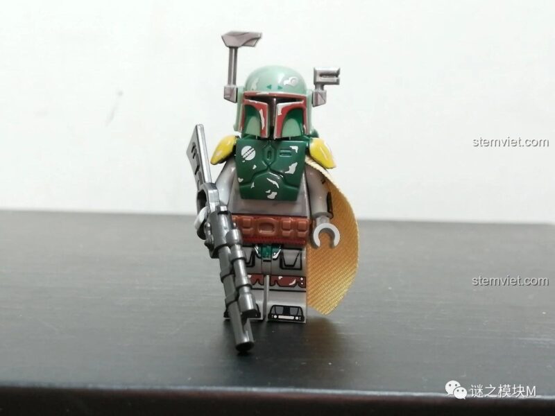 Ảnh chụp thực tế minifigure Darth Vader của KORUIT, nhân vật phản diện kinh điển trong set đồ chơi XP-262.