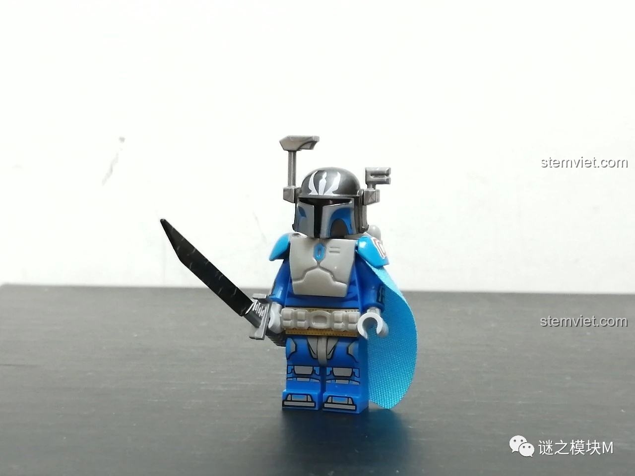 Figure Mandalorian Bo-Katan màu xanh, một trong 8 nhân vật của bộ đồ chơi Minifigure Star Wars KORUIT XP-262.