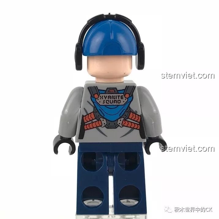 Mặt sau minifigure Gary bộ lắp ghép Xe Thăm Dò Tinh Thể Kyanite Squad 2401, chi tiết in ấn.