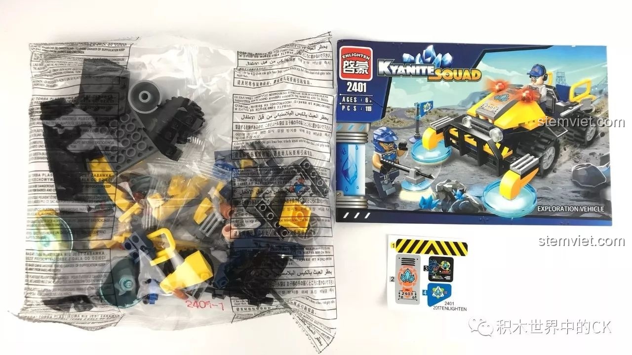 Mở hộp bộ lắp ghép Xe Thăm Dò Tinh Thể Kyanite Squad 2401, các mảnh ghép và sách hướng dẫn.