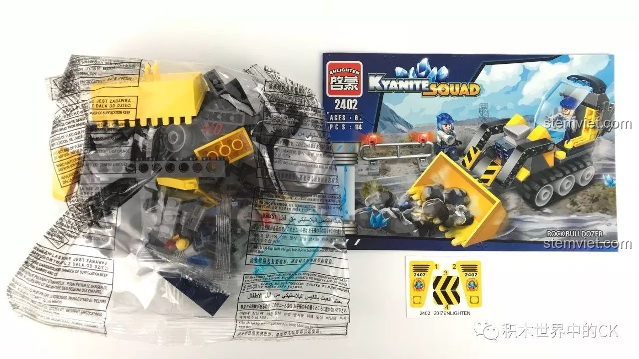 Mở hộp bộ lắp ghép Xe Khai Thác Tinh Thể Kyanite Squad 2402, các mảnh ghép và sách hướng dẫn.