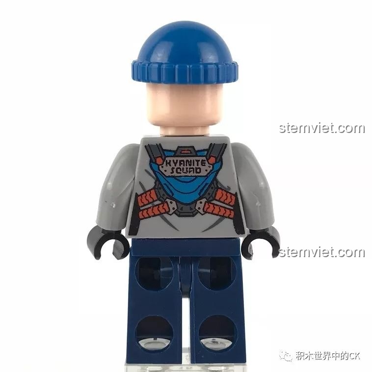 Mặt sau minifigure Xiu bộ lắp ghép Xe Khai Thác Tinh Thể Kyanite Squad 2402, chi tiết trang phục.