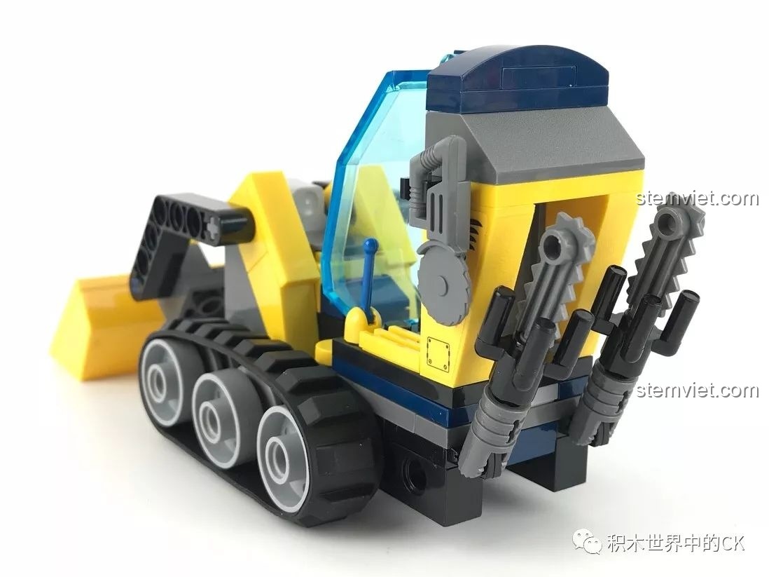 Góc nhìn khác của xe Trailblazer 2402, bộ lắp ghép Xe Khai Thác Tinh Thể Kyanite Squad.