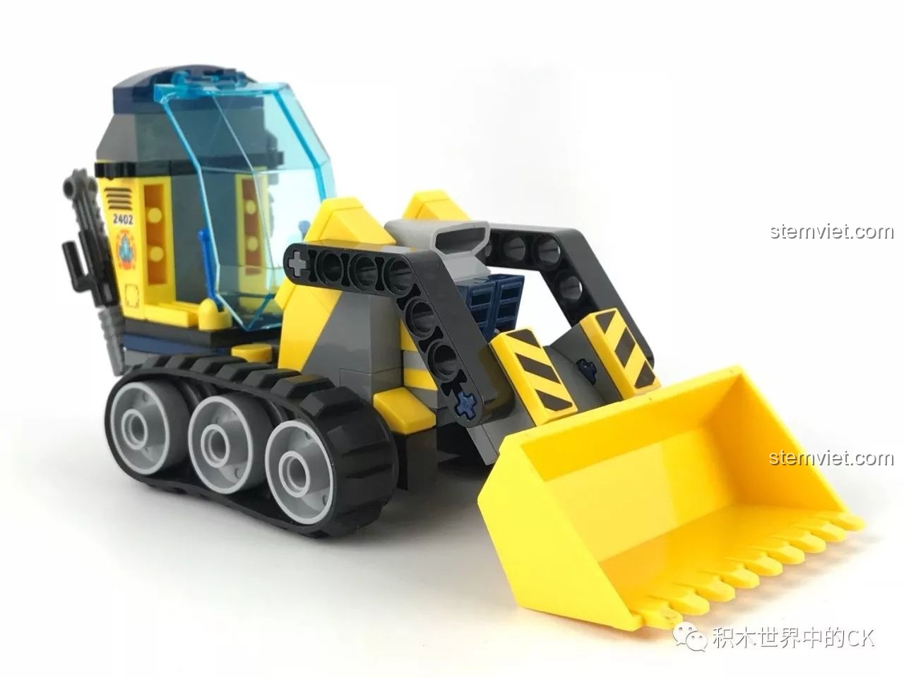 Minifigure Ada chỉ đạo xe Trailblazer 2402, bộ lắp ghép Xe Khai Thác Tinh Thể Kyanite Squad.