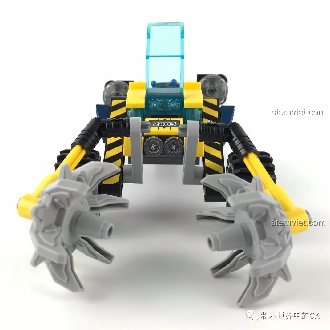 Xe Rock Breaker Pioneer 2403 với càng kẹp mở rộng, bộ lắp ghép Xe Phá Đá Tiên Phong Kyanite Squad.