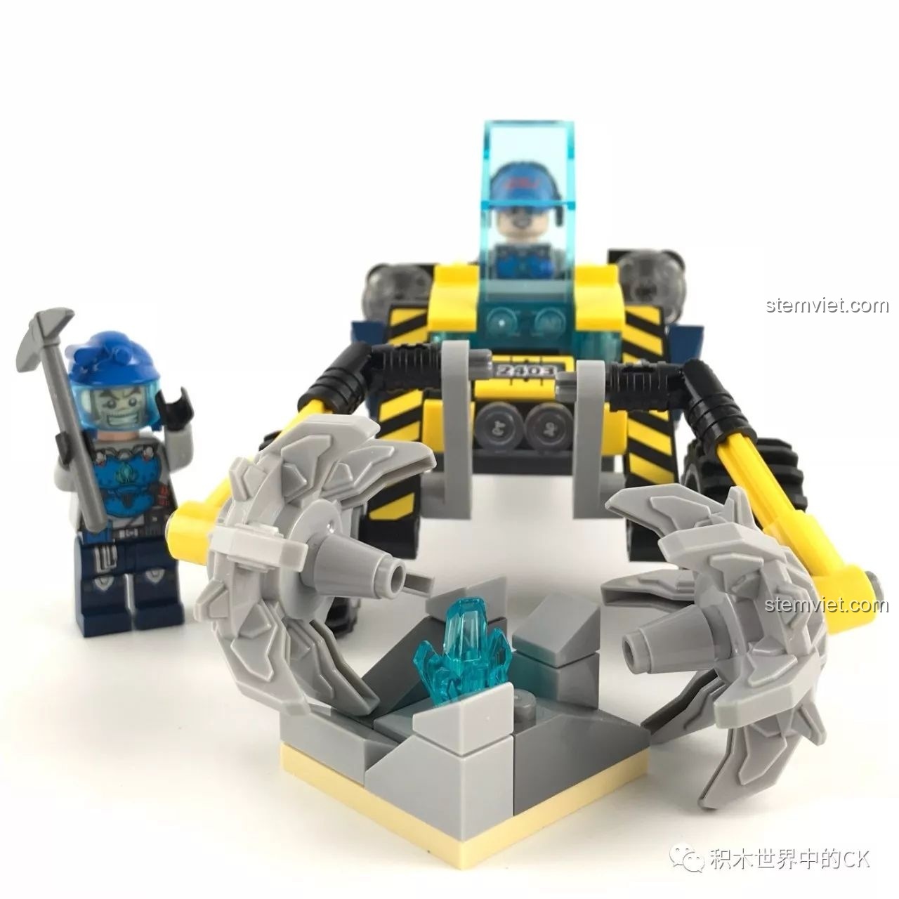 Mặt sau minifigure Li bộ lắp ghép Xe Quét Đá Kyanite Squad 2404, chi tiết trang phục.