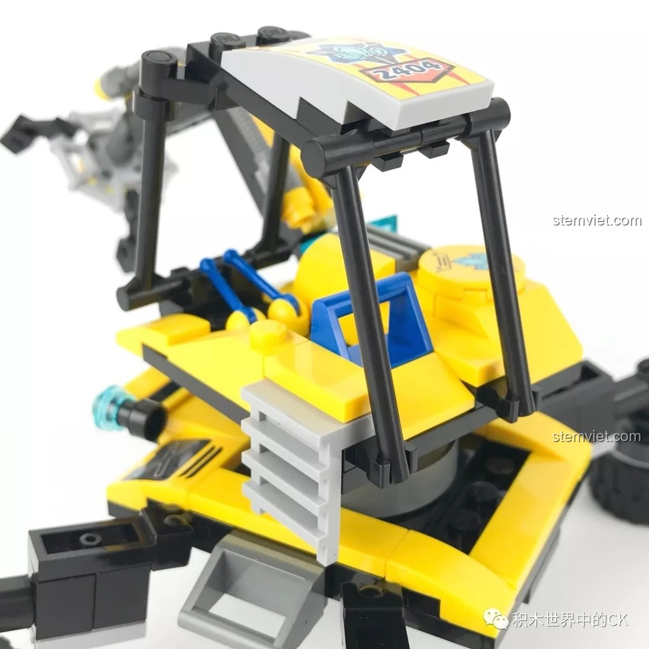 Xe Rock Sweeper 2404 với khoang lái xoay 360 độ, bộ lắp ghép Xe Quét Đá Kyanite Squad.