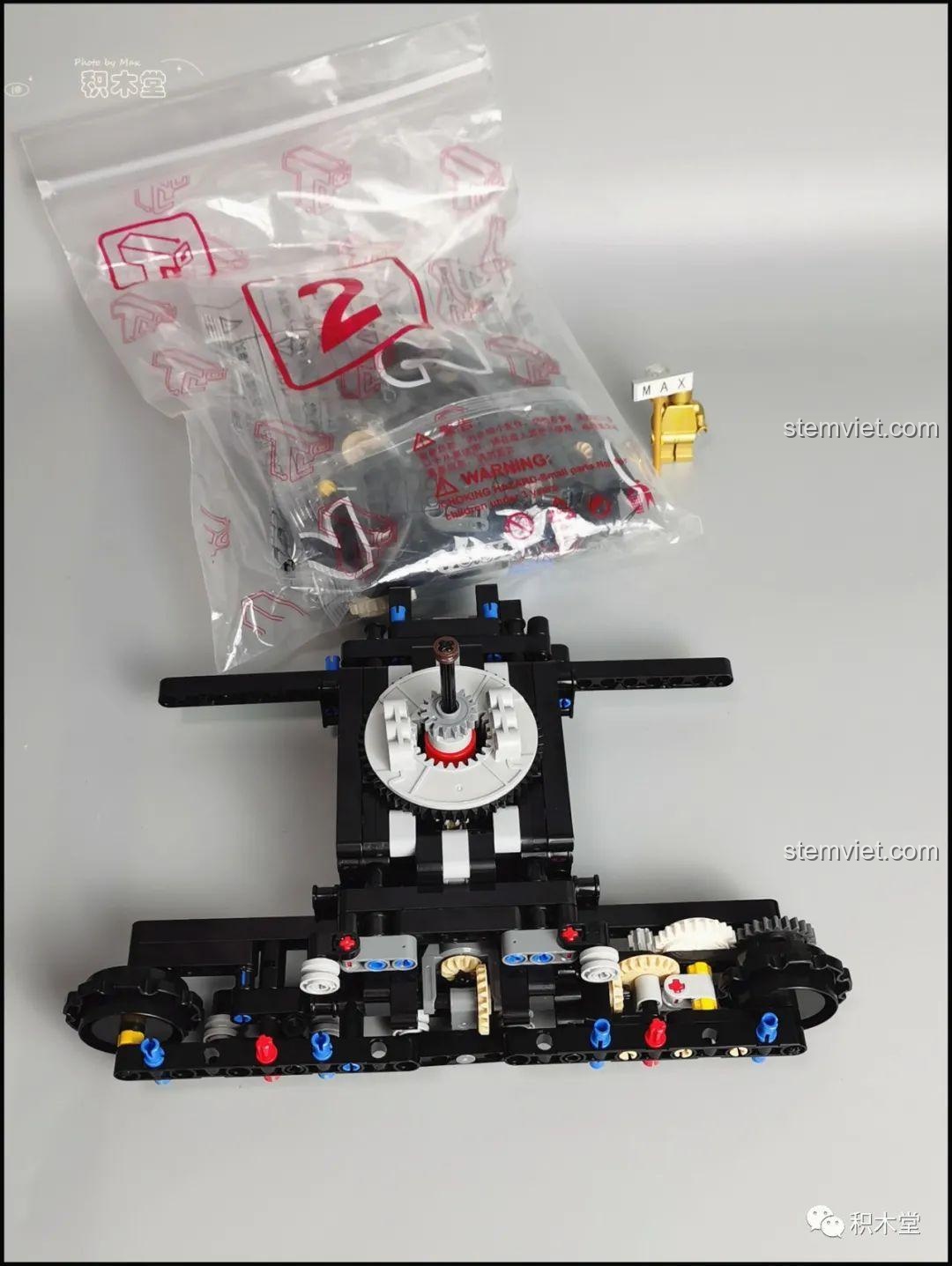 Quá trình lắp đặt hệ thống bánh xích cho máy xúc Taigaole T4001.