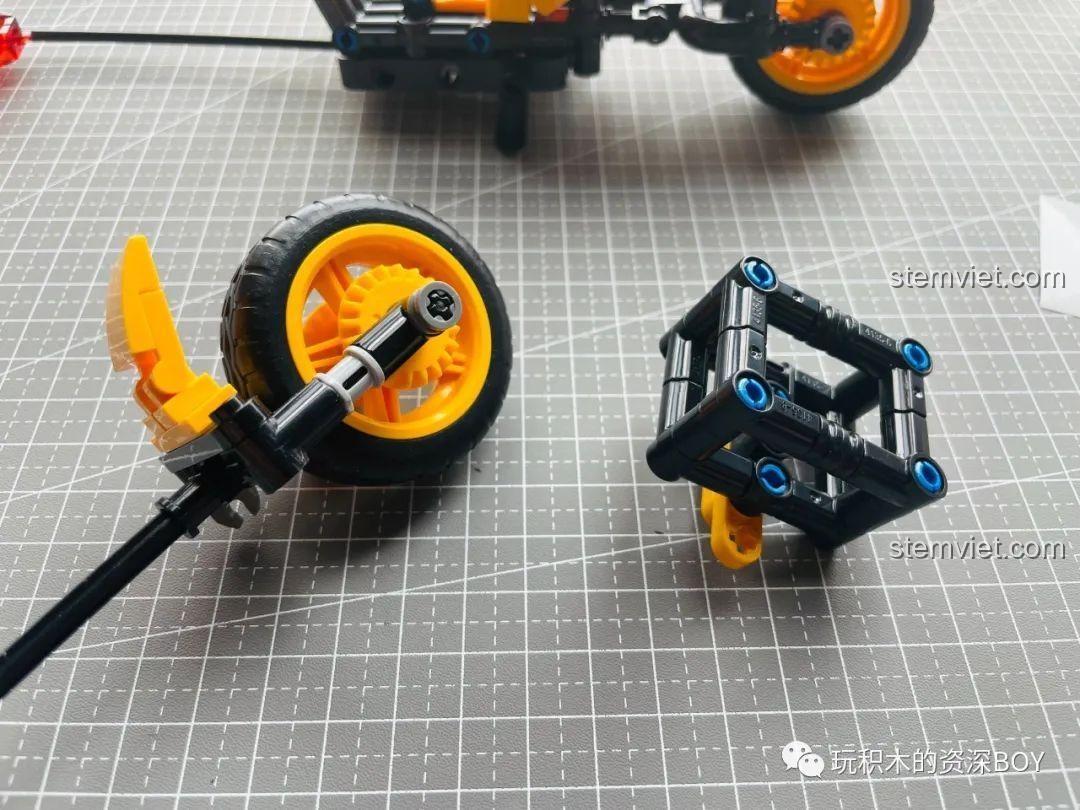 Lắp đặt giỏ xe và các chi tiết nhỏ cho bộ lắp ráp xe điện ZHEGAO QL1268.