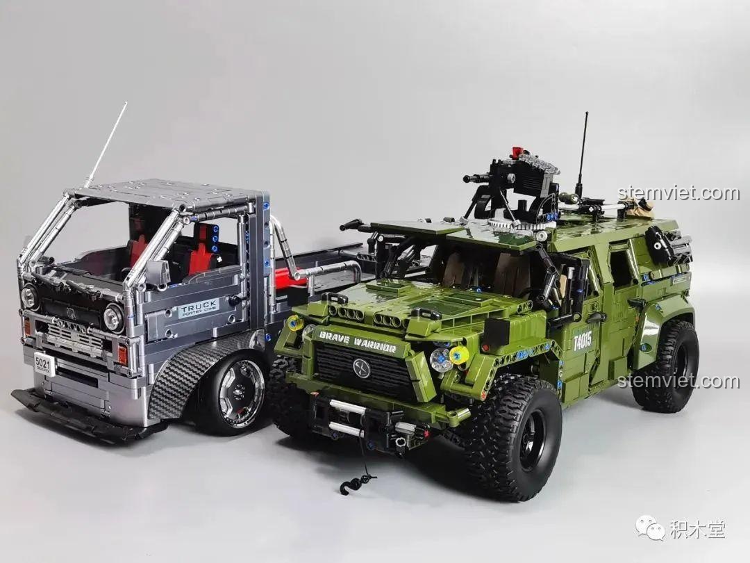 Vị trí lắp đặt motor Servo và XL dưới gầm Xe Jeep Quân Sự Mạnh Mẽ Taigaole T4015, cho phép điều khiển từ xa.