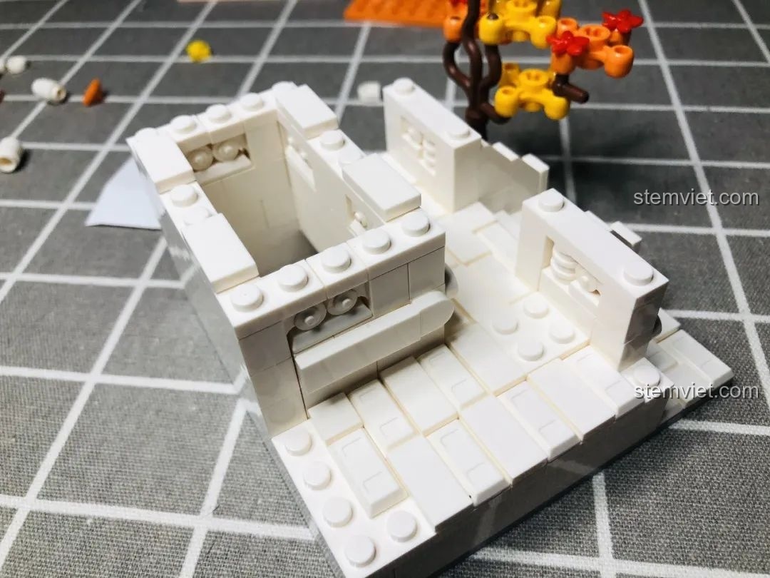 Đèn lồng cung đình được đặt vào vị trí trên mô hình Wekki 506004 Cảnh Thu.