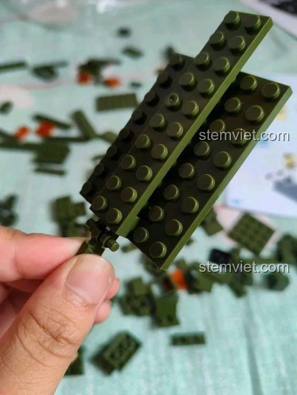 Quá trình lắp ghép từng lớp của bộ đồ chơi lắp ráp Xe Tên Lửa DF-17 CAYI 2282.