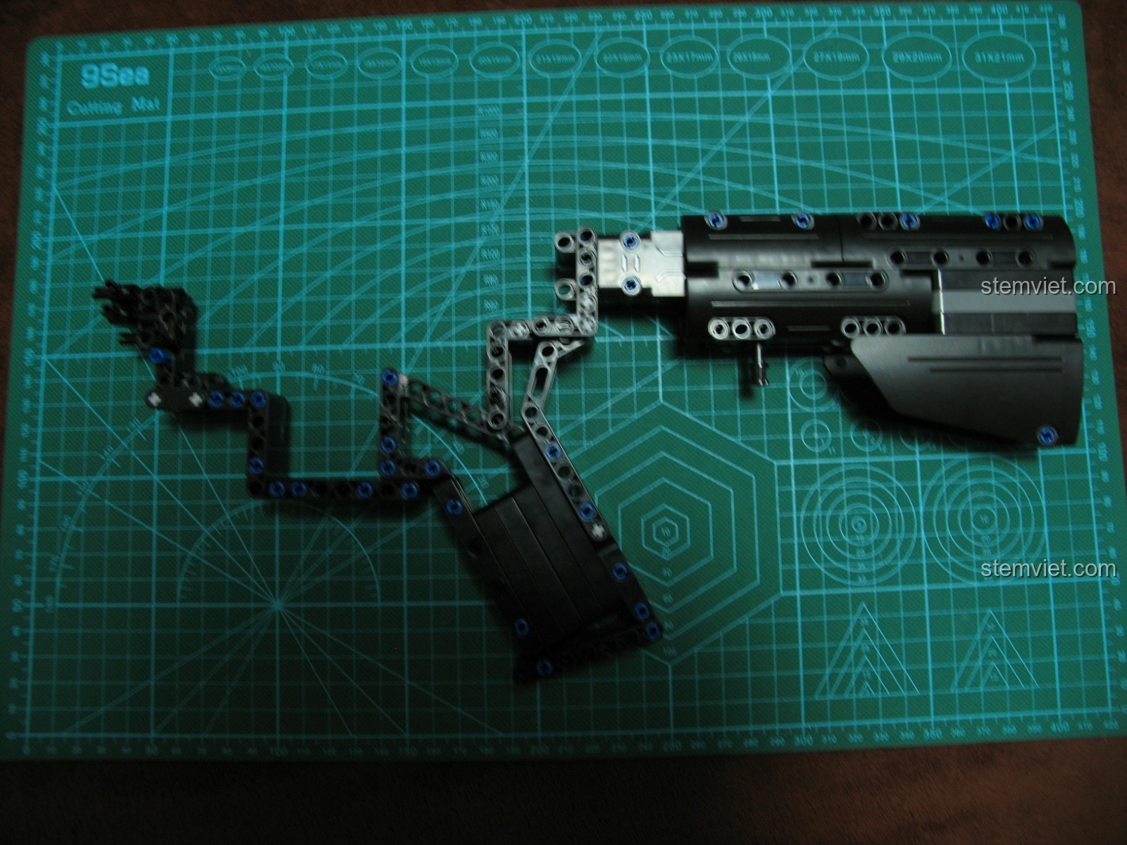 Lắp ráp phần báng súng của CaDA C81005 Mô hình súng trường chiến đấu siêu tiết kiệm.