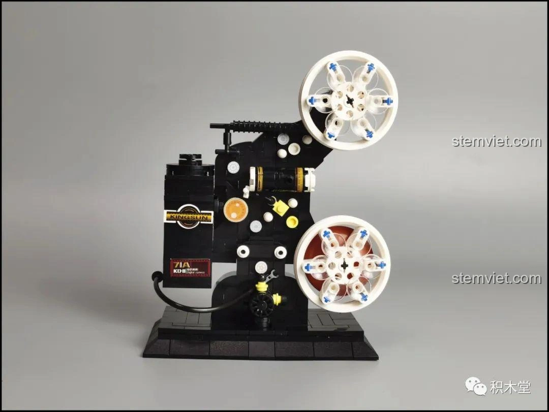 Quá trình lắp ráp các bánh xe và chi tiết phụ cho mô hình máy chiếu phim cổ điển Zhegao 00907.