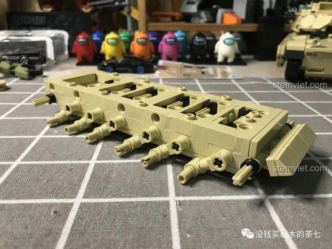 Quá trình lắp ráp các bánh xe phụ vào khung gầm của bộ đồ chơi Xe Tăng Challenger 2 FV 4034 JIAZHI 0105.