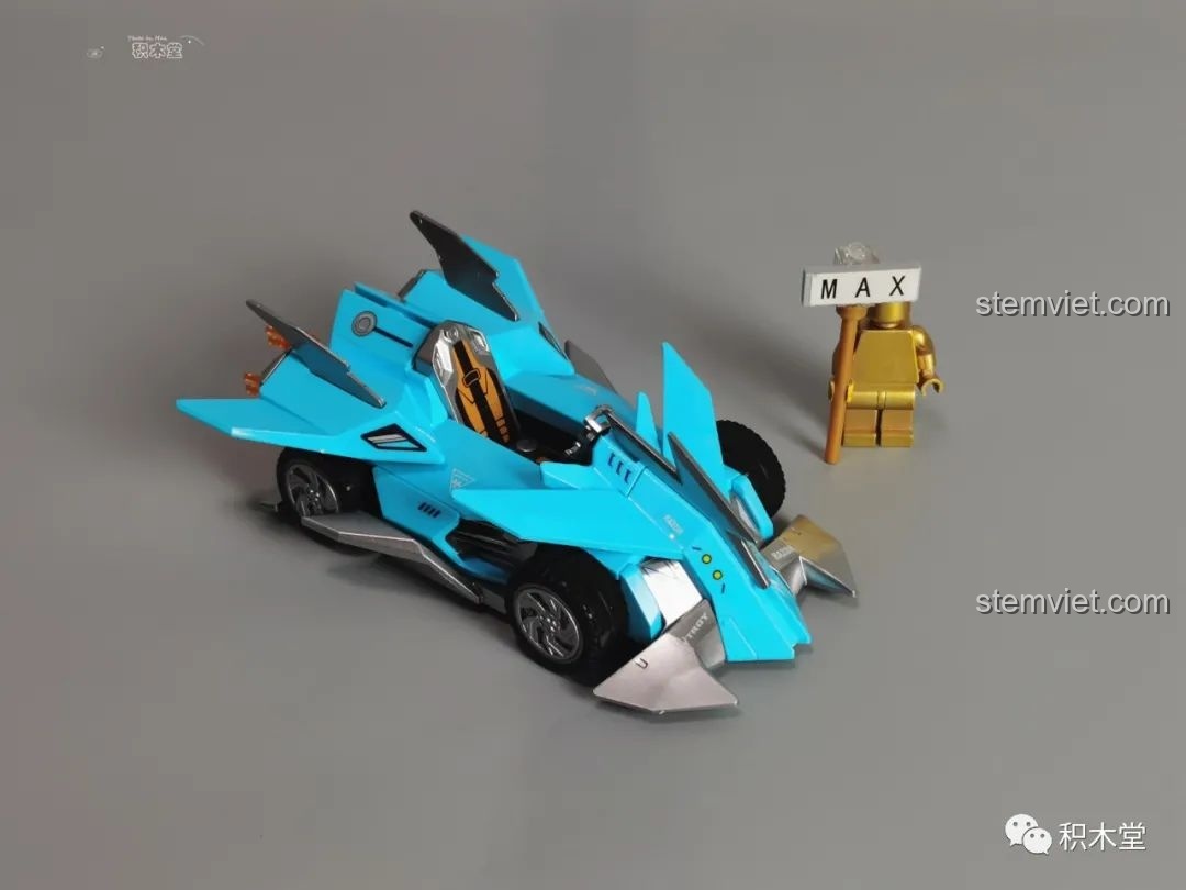 Tiến độ lắp ráp xe Big Q 74015 Enlighten, các chi tiết ngoại thất bắt đầu hình thành.