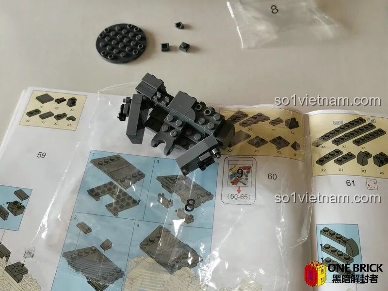 Quá trình lắp ráp bước 8 của bộ Sluban M38B0851, bắt đầu xây dựng phần tháp pháo của xe tăng Tiger I.