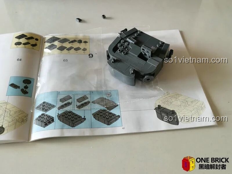 Quá trình lắp ráp bước 9 của bộ Sluban M38B0851, tháp pháo dần được hoàn thiện với các chi tiết và hình dáng mượt mà.