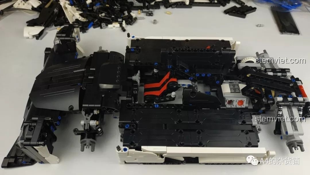 Quá trình lắp ráp cánh gió sau to bản cho mô hình xe đua CaDA C61016.