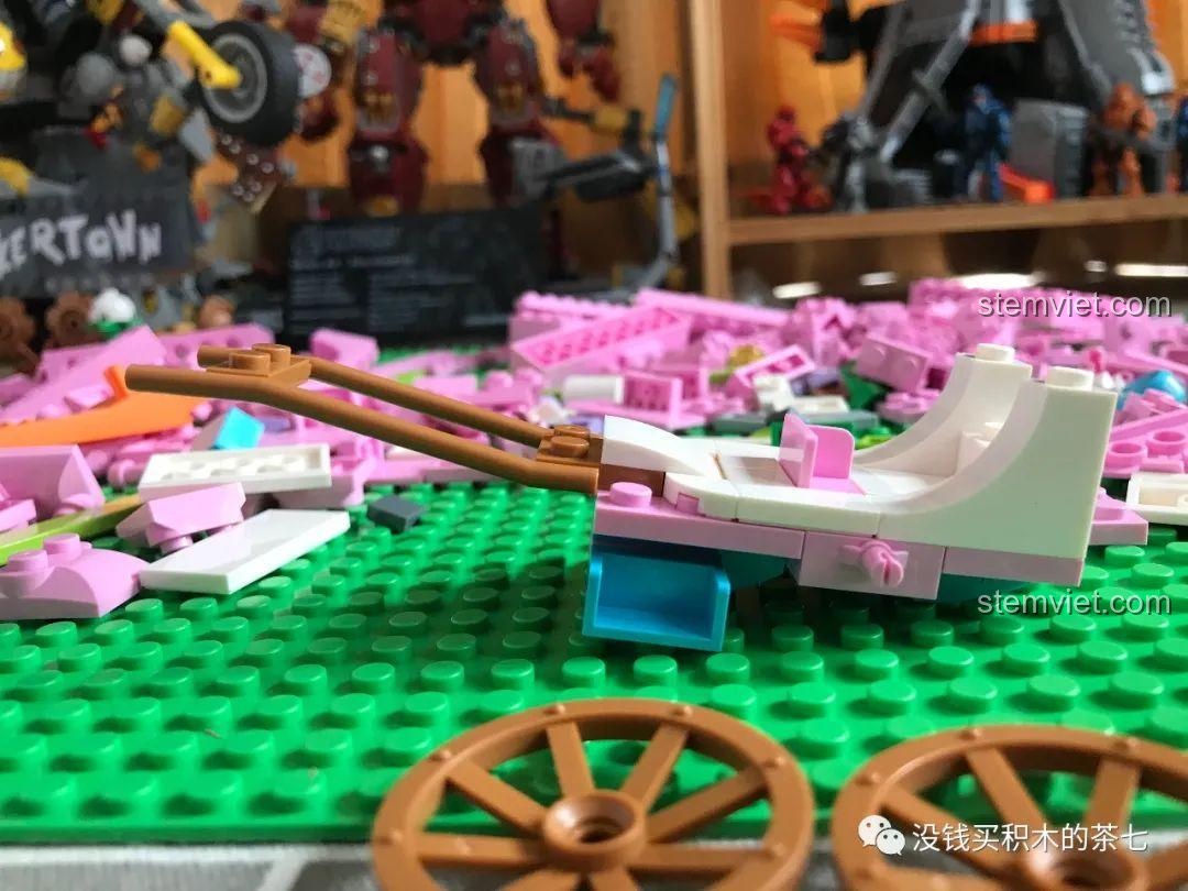 Quá trình lắp ráp cỗ xe ngựa nhỏ trong bộ đồ chơi Thế Giới Cổ Tích Của Bé Gái SEMBO 604003.