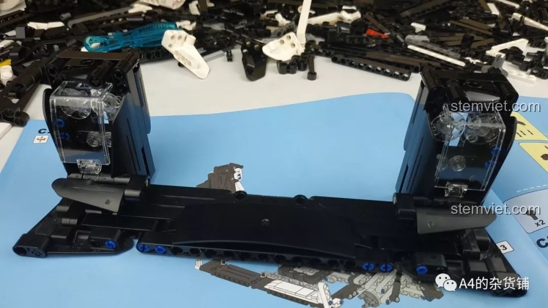 Công đoạn lắp ráp phần đầu xe và hệ thống lái cho mô hình CaDA C61016.