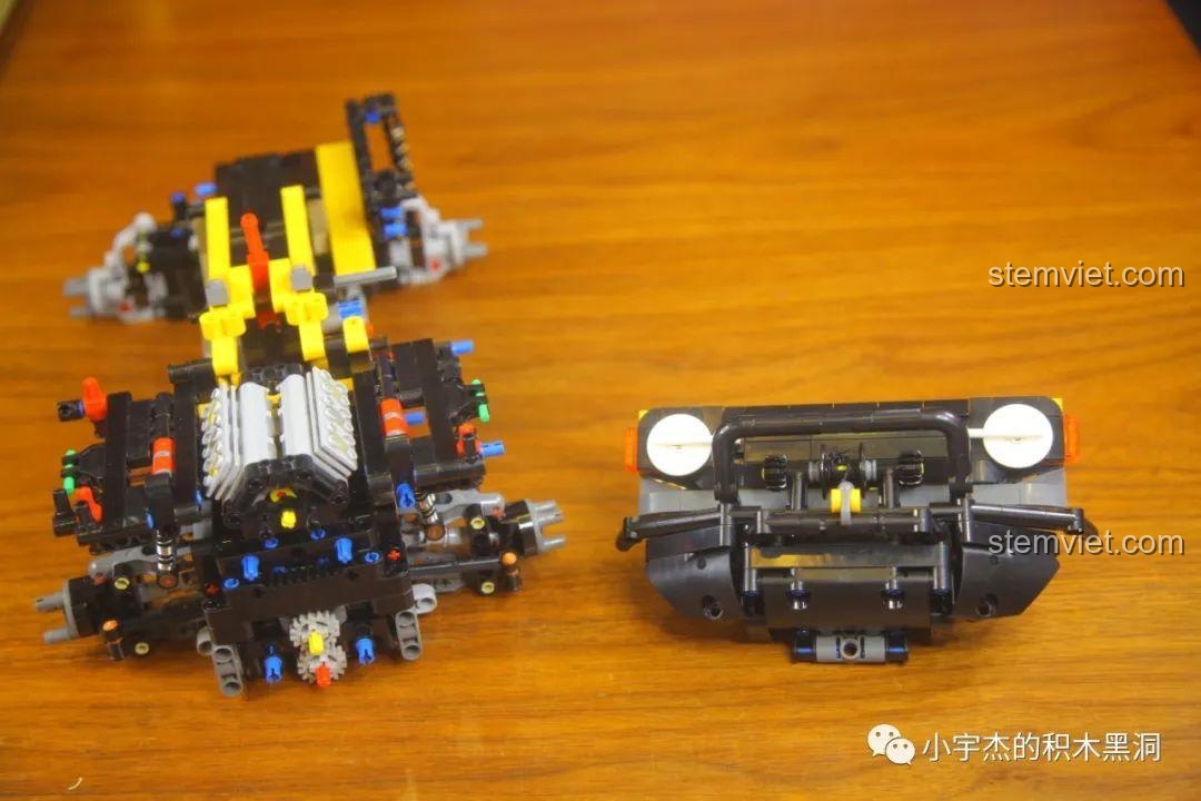 Phần đầu xe với cản trước và đèn pha của mô hình Ford Bronco MY88005 đang được lắp ráp.