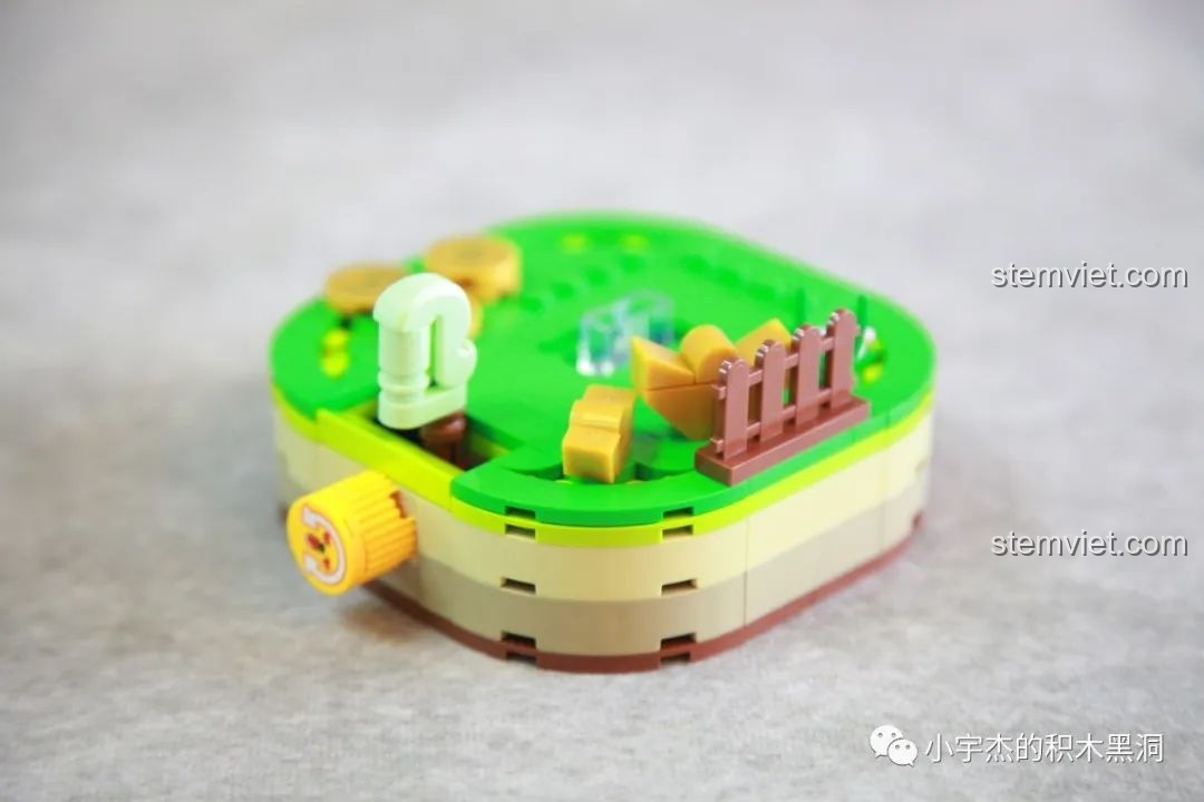 Phần đế của mô hình SEMBO 613115 sau khi lắp xong, tích hợp cơ cấu chuyển động trượt.