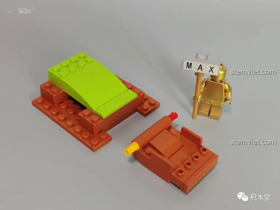 Quá trình lắp ráp phần đế và ngăn kéo của đồ chơi giáo dục Máy vặn trứng xương rồng cho con trai trên 6 tuổi.