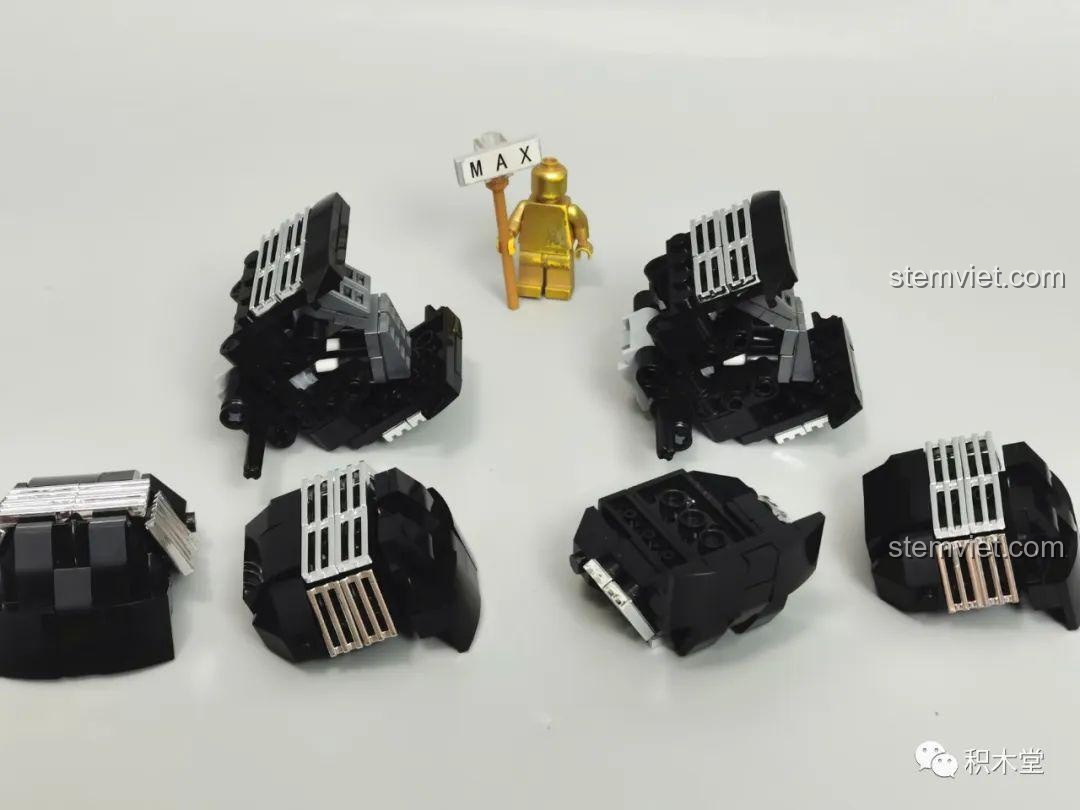 Lắp ráp khối động cơ V-Twin cho mô hình Panlos 672110, các chi tiết được in họa tiết tản nhiệt đẹp mắt.