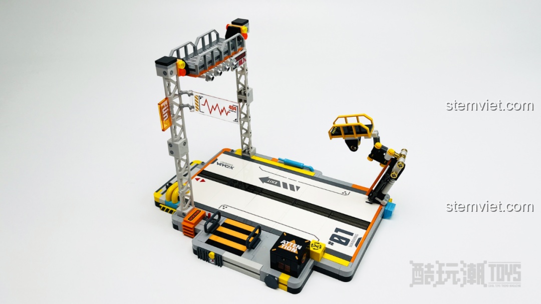 Lắp ráp các chi tiết cuối cùng của trạm cơ sở, bao gồm giàn cẩu và cánh tay robot, hoàn thiện vẻ ngoài nhà máy.