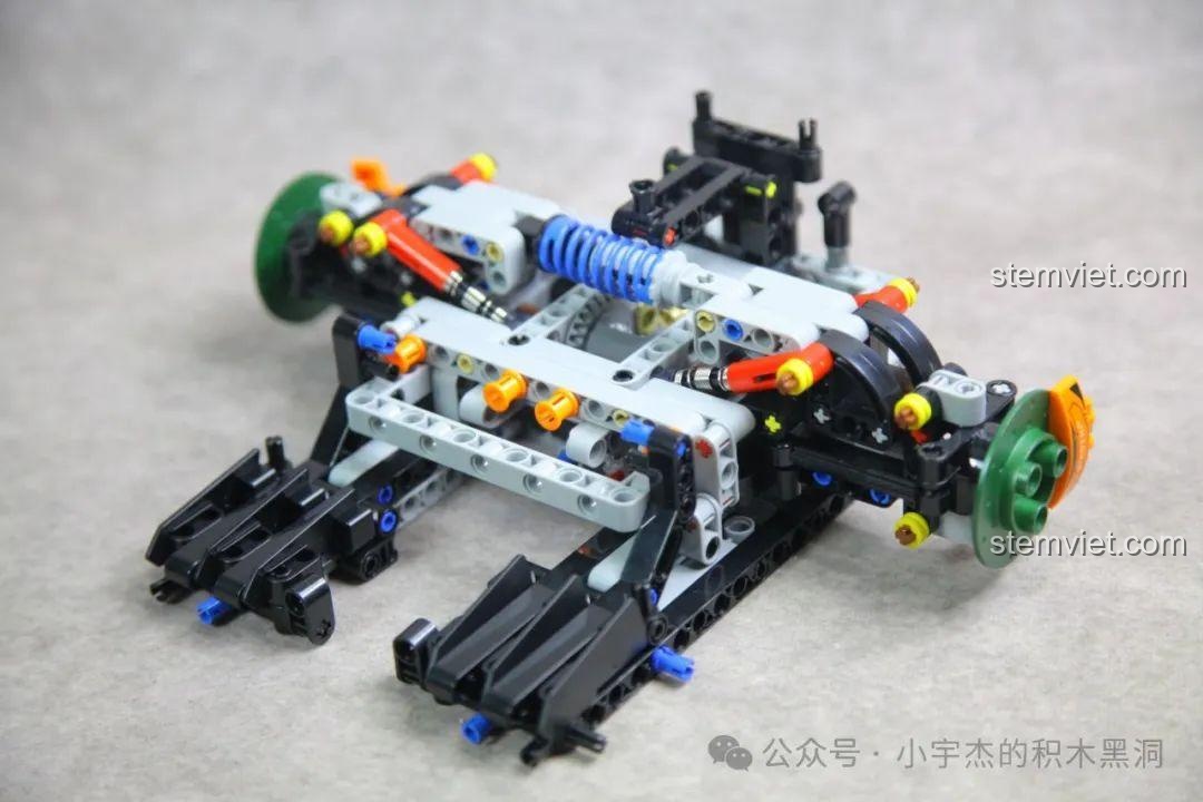 Hệ thống treo sau của mô hình GULY 10616 được lắp ráp từ túi số 1.