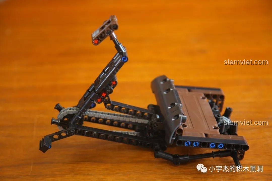 Lắp ráp hệ thống dây xích và bàn đạp cho mô hình xe đạp kéo chở người AchKo 50015.