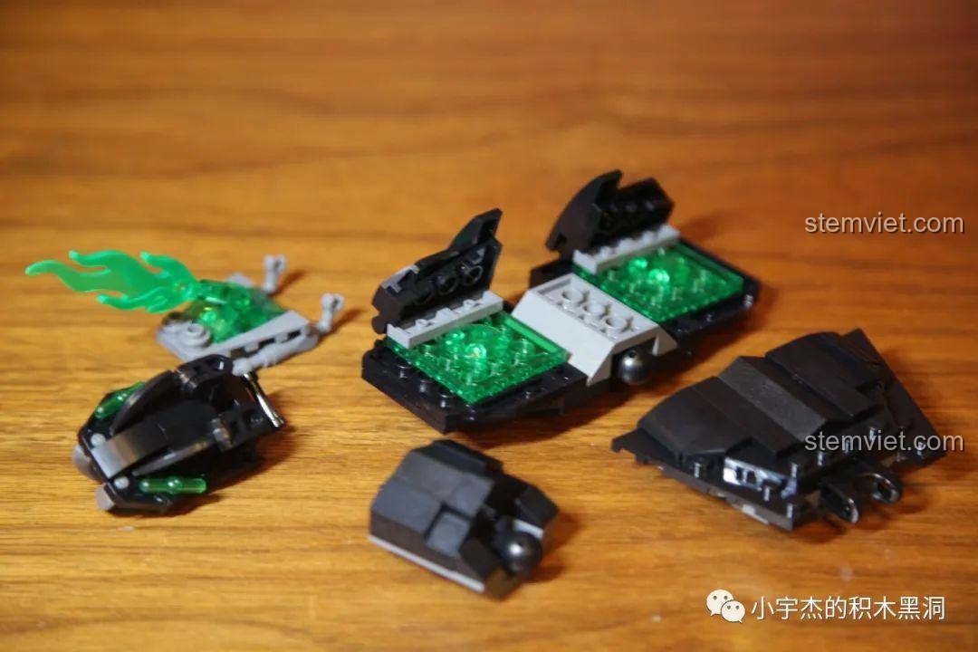 Quá trình lắp ráp hoàn thiện một đầu rắn khổng lồ trong bộ lắp ghép Cảnh Xà Trận LEJ923 giá hời.