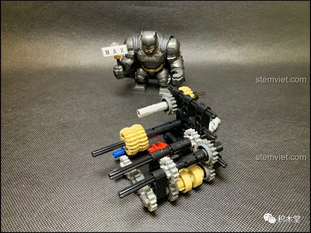 Bắt đầu lắp ráp hộp số phân động phức tạp của Mould King 13124 Mô hình Jeep Rubicon.