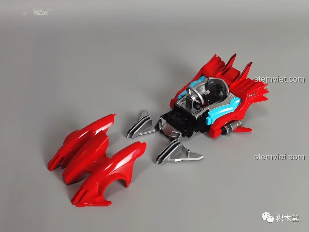 Tiến độ lắp ráp xe Iron Wolf 74013 Enlighten, các chi tiết ngoại thất bắt đầu hình thành.