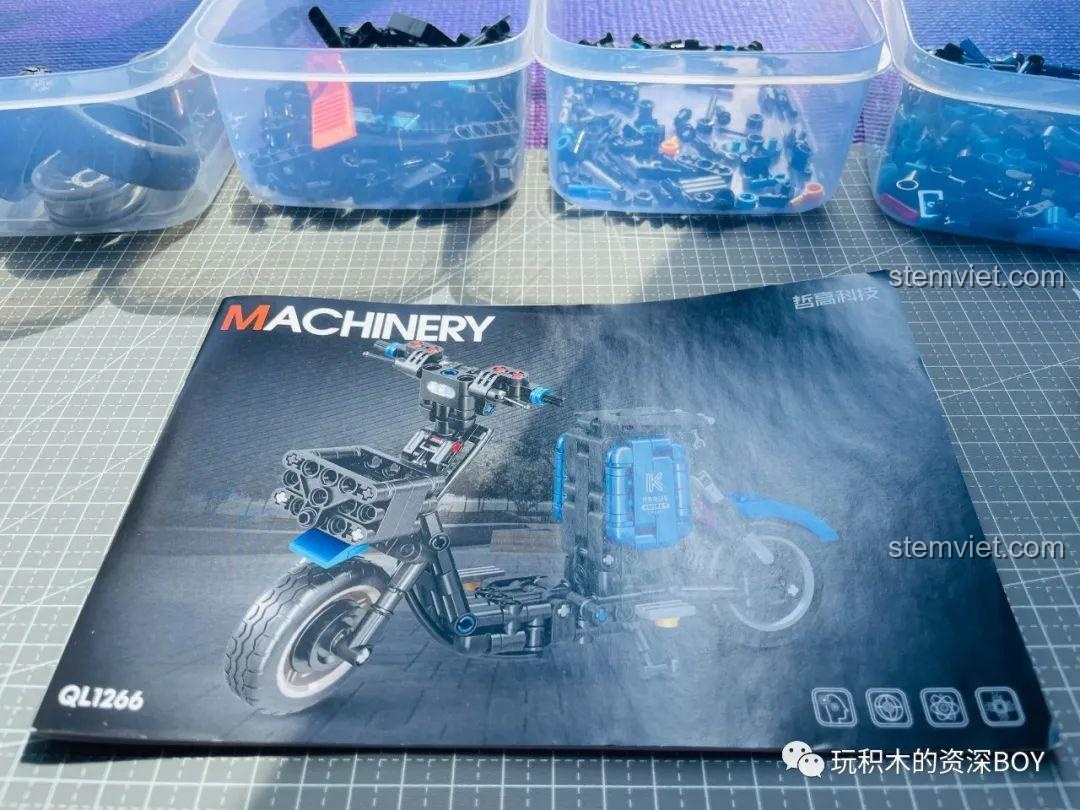 Quá trình lắp ráp khoang pin của bộ lắp ráp xe điện ZHEGAO QL1266, chi tiết màu xanh dương.