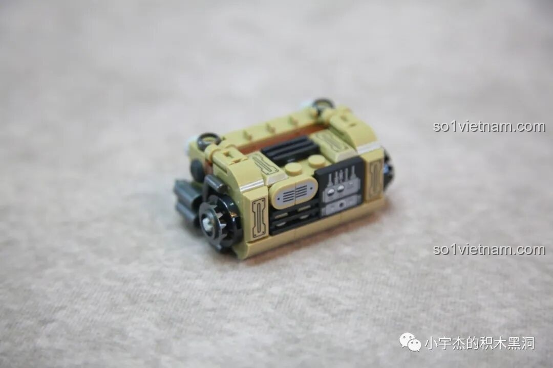 Cận cảnh khối động cơ hoặc hộp số mini của xe tăng T28 đang được lắp ráp, sử dụng các chi tiết in.