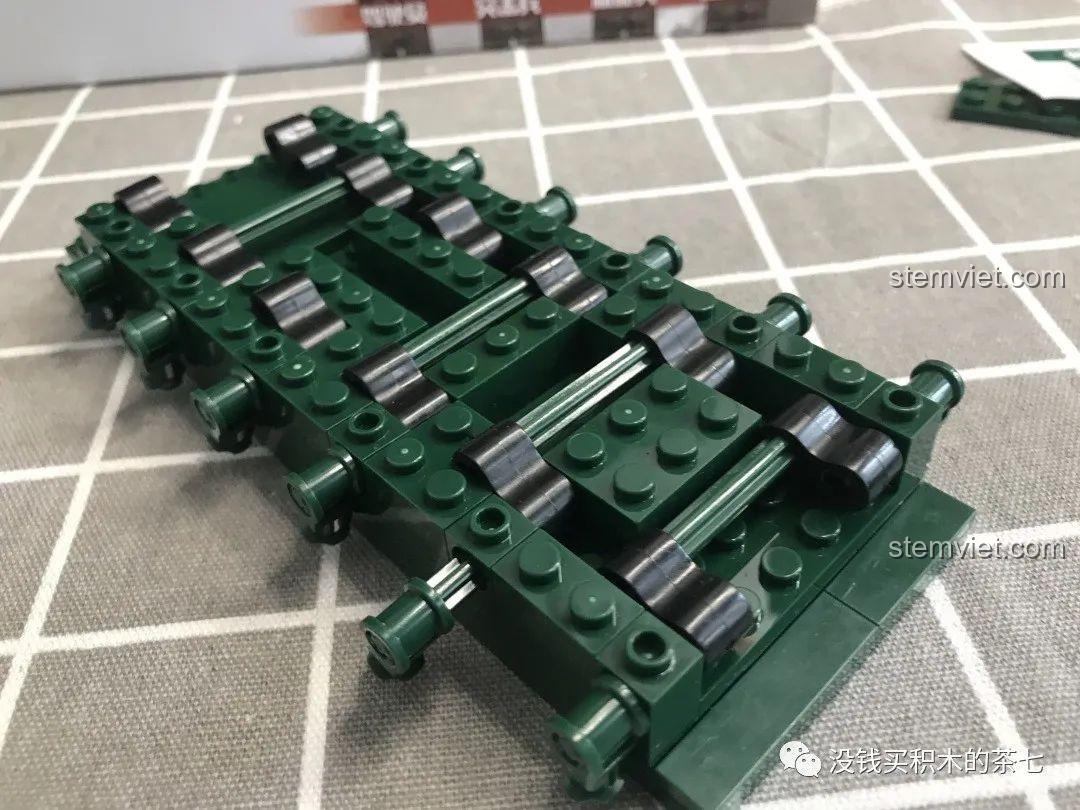 Tiến độ lắp ráp khung gầm bộ lắp ráp JiaZhi Tank 0102 Xe Tăng Chủ Lực Leclerc, hệ thống treo đang được hình thành.