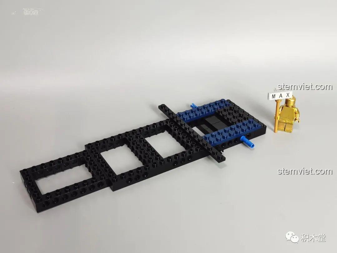 Quá trình lắp ráp khung gầm của bộ Mould King 10017 Rolls-Royce Cullinan.