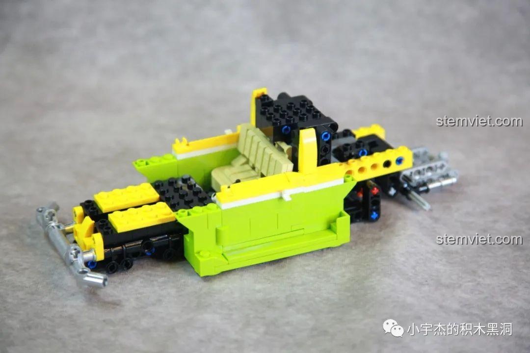 Quá trình lắp ráp khung gầm xe Beetle từ các chi tiết Technic trong bộ SEMBO 701962. Cảm nhận SEMBO 701962.