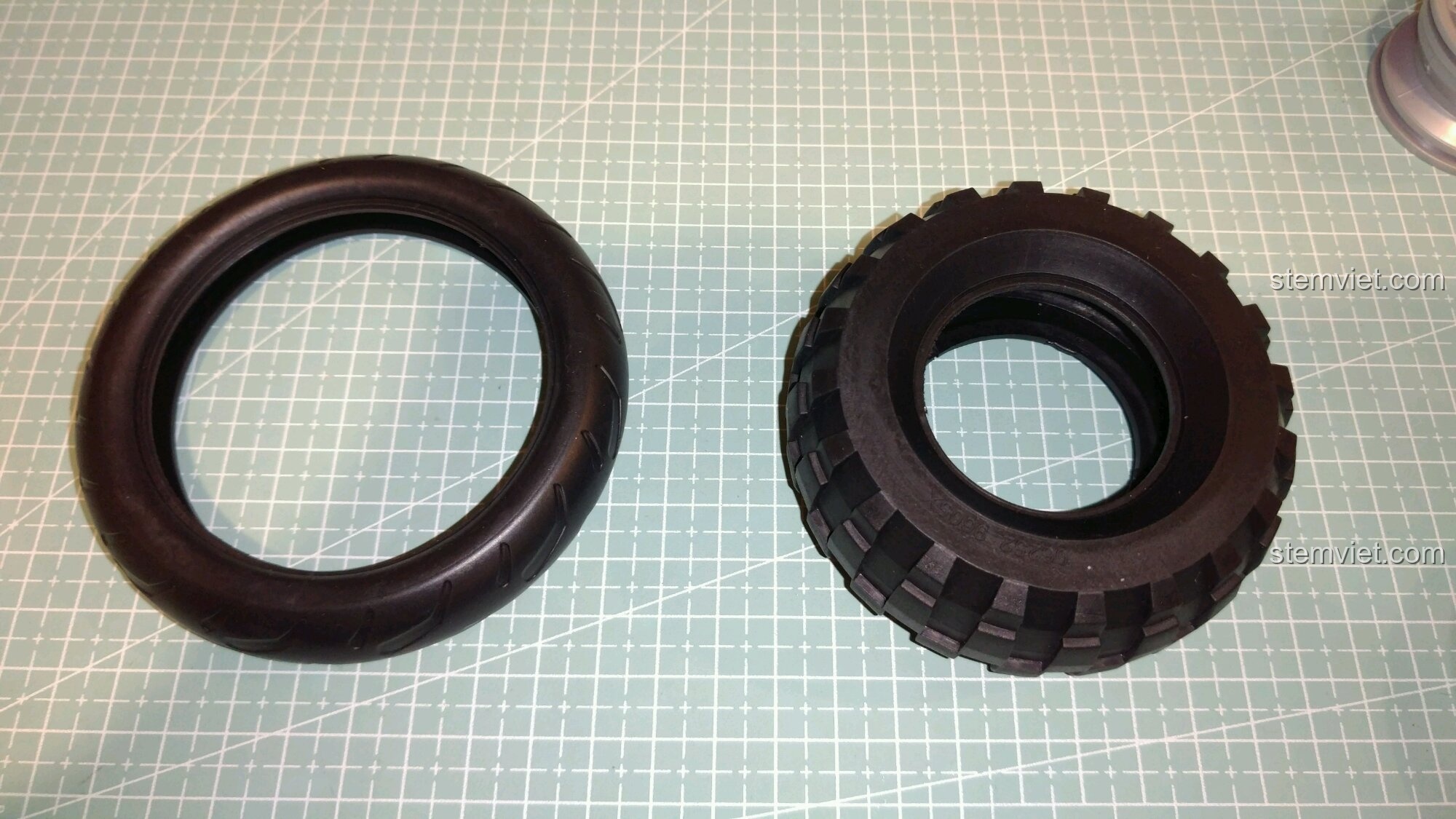 Quá trình lắp ráp khung xe, yên xe và bánh sau của mô hình Winner 7046.