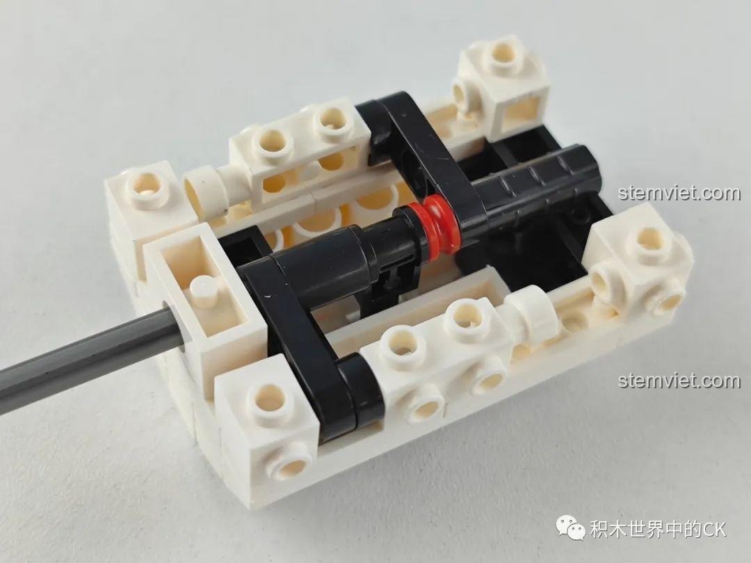 Quá trình lắp ráp phần lõi của trạm vũ trụ Thiên Hòa K10210 với các trục kỹ thuật phức tạp.