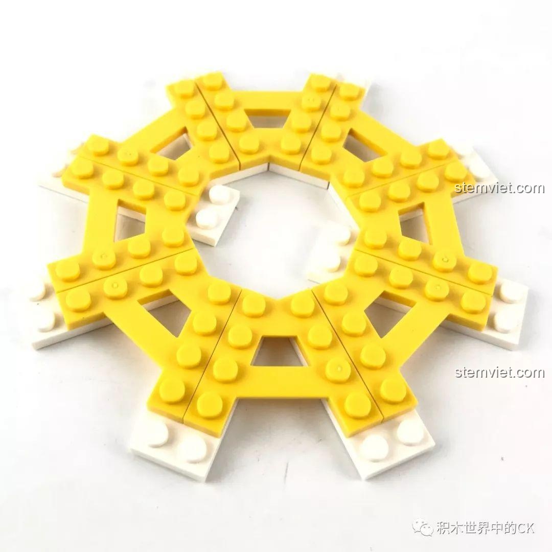 Lắp ráp phần lõi trung tâm hình ngôi sao của Vòng Quay Mặt Trời Winner 7036.