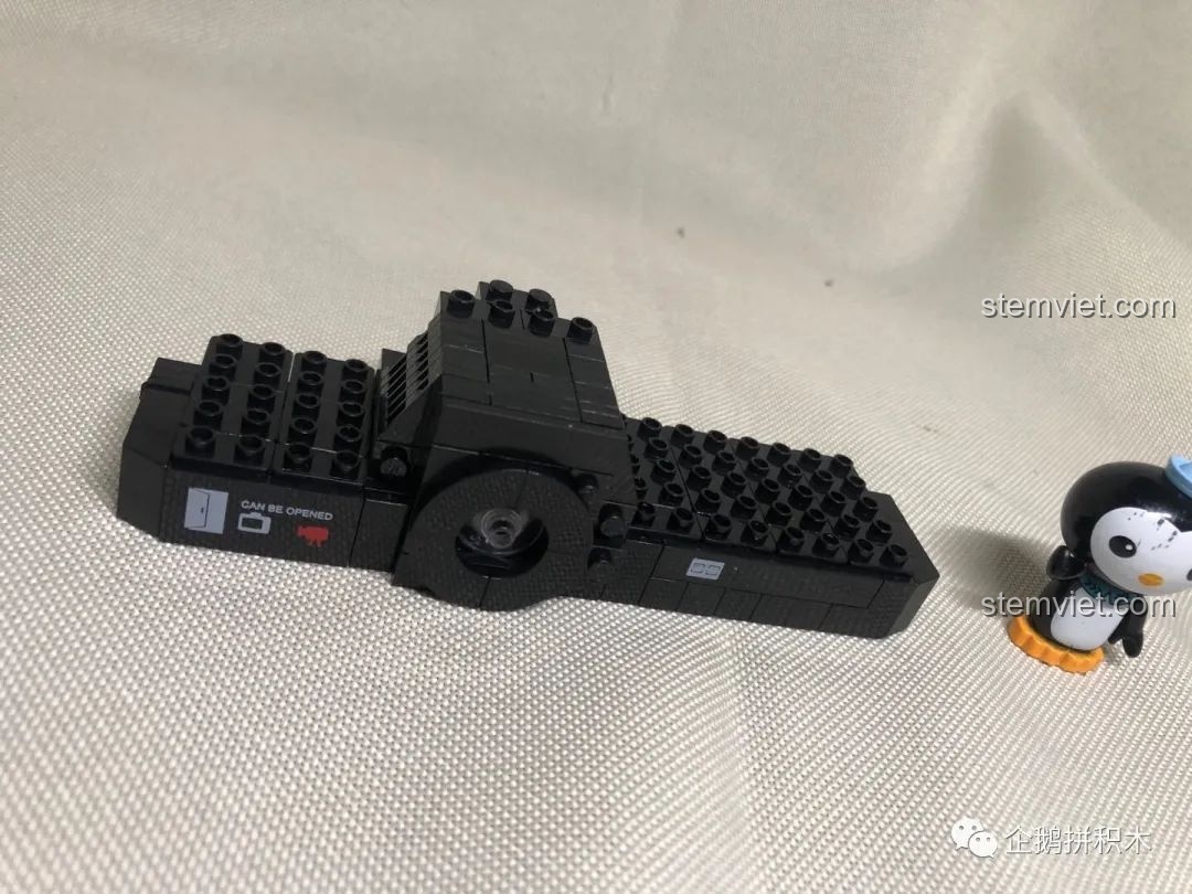 Mô hình Máy Ảnh Kỹ Thuật Số Nekan FY2A LR129 (00844) đang dần hình thành trong quá trình lắp ráp.