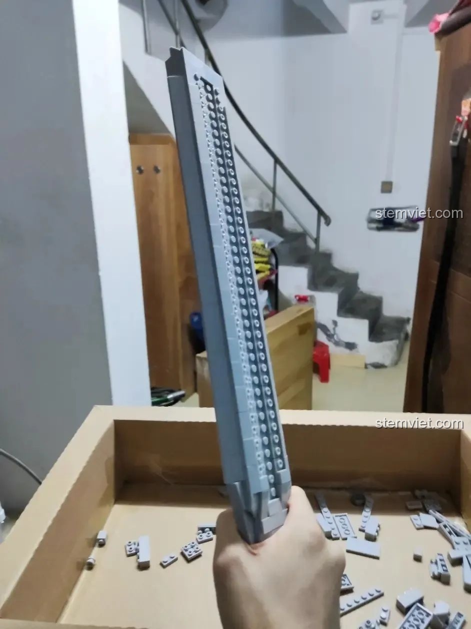 Phần nóc của máy bay trực thăng WOMA C0898 đã được lắp ráp hoàn chỉnh, chuẩn bị ghép vào thân.