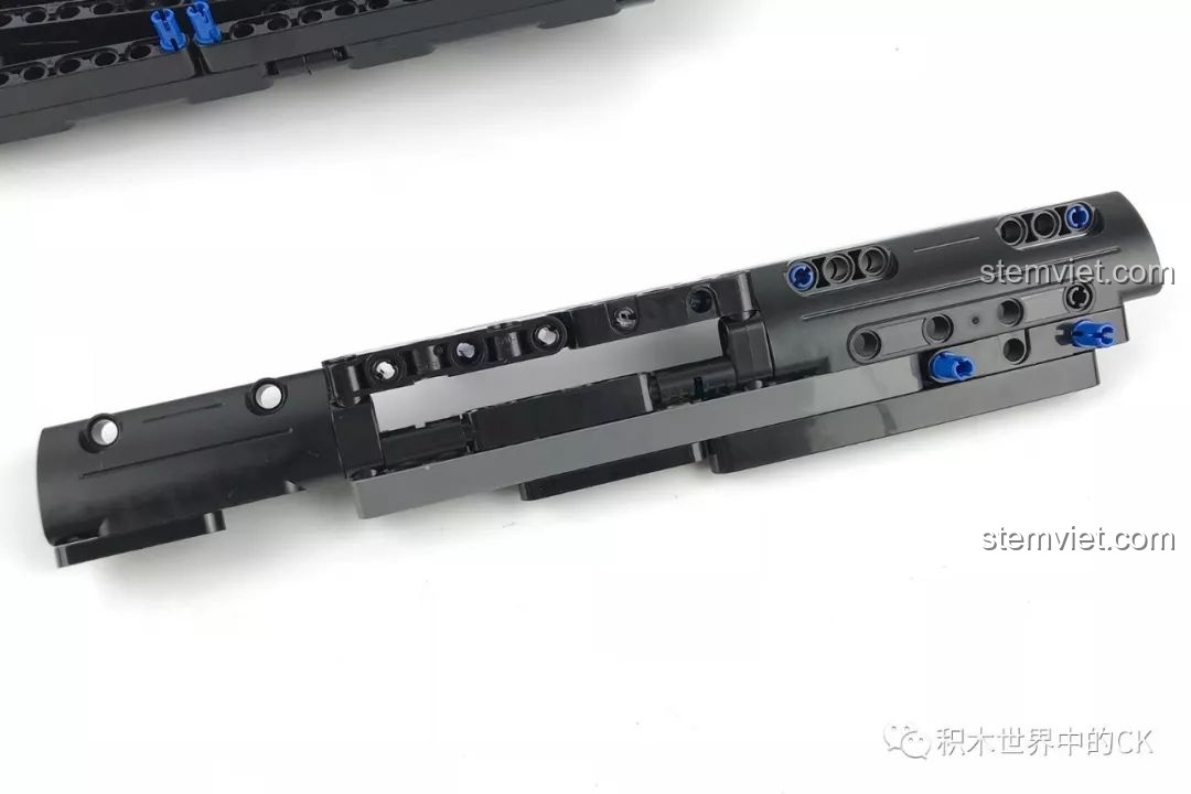 Hoàn thiện phần thân trên nòng súng của đồ chơi lắp ráp Mô hình súng MP5 C81006.