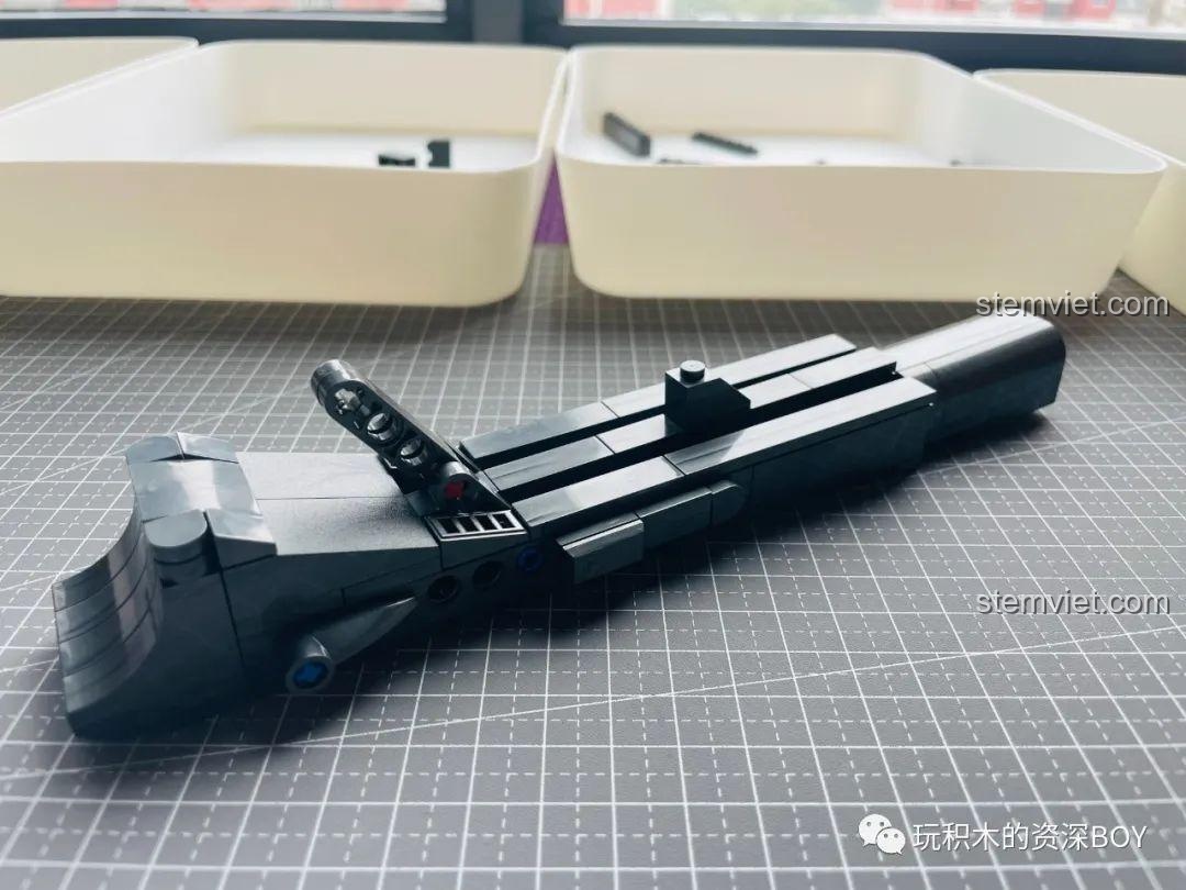 Nòng súng PanlosBrick 670007 M1911 đã hoàn thiện một phần, sẵn sàng gắn vào thân súng.