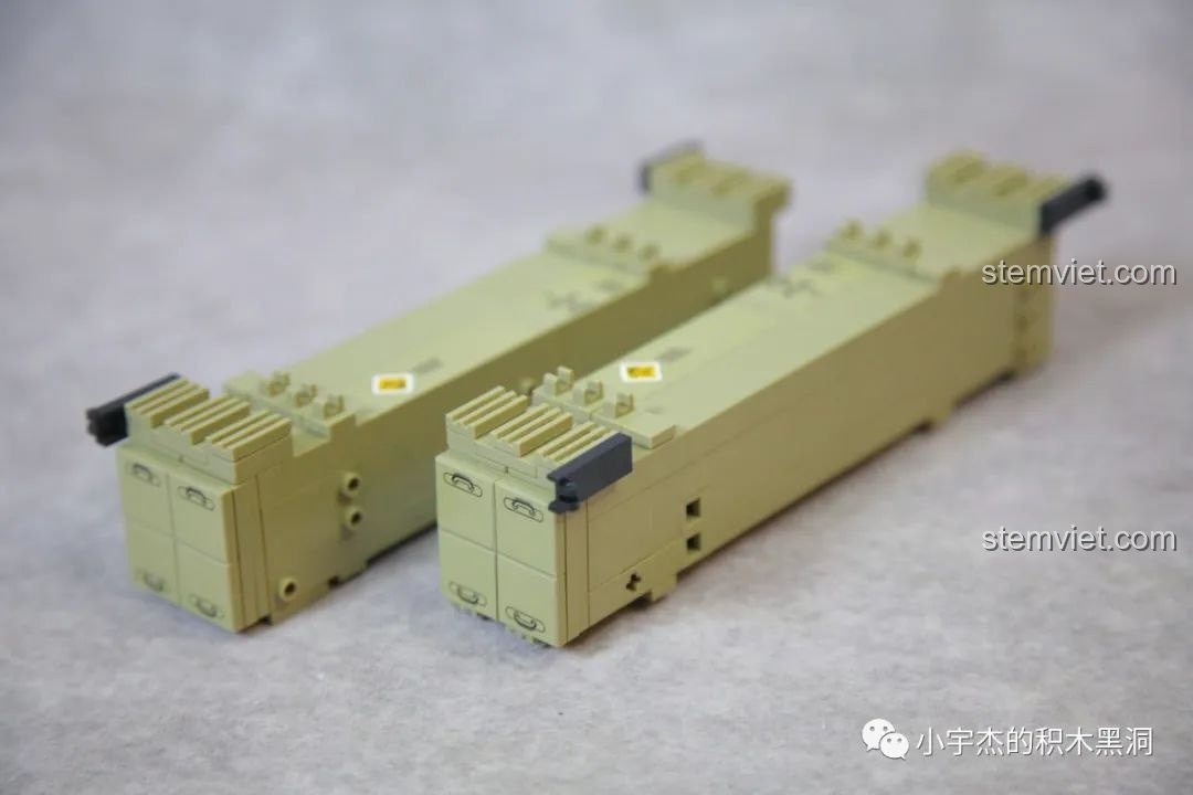 Quá trình lắp ráp hai ống phóng tên lửa đầu tiên của bộ Panlos 628014, đòi hỏi sự chính xác cao.