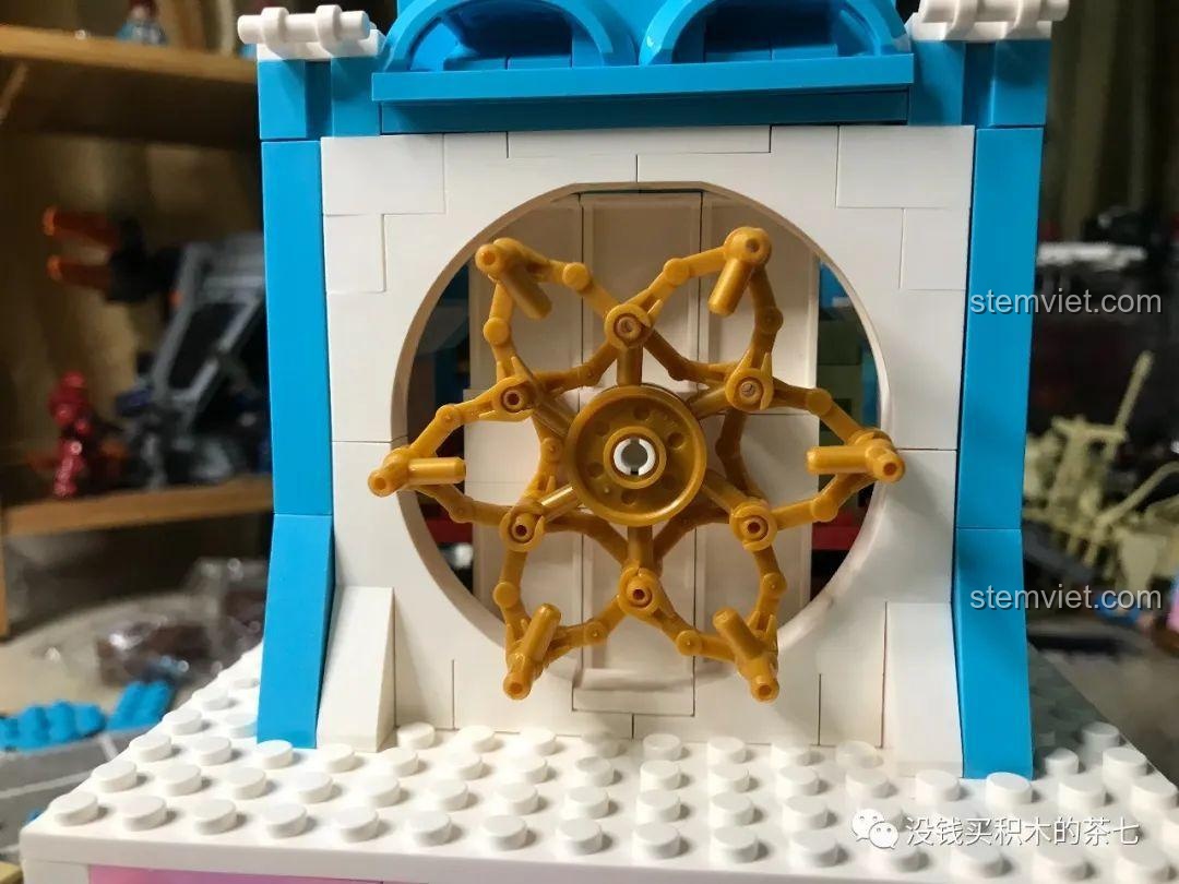 Lắp ráp quả cầu disco nhiều màu sắc từ các chi tiết trong suốt của bộ SEMBO 604003.