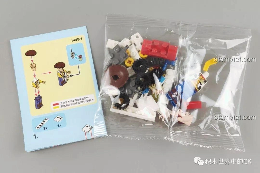 Túi chi tiết và sách hướng dẫn lắp ráp SY1448 Toy Story 4, chuẩn bị cho quá trình lắp ghép.